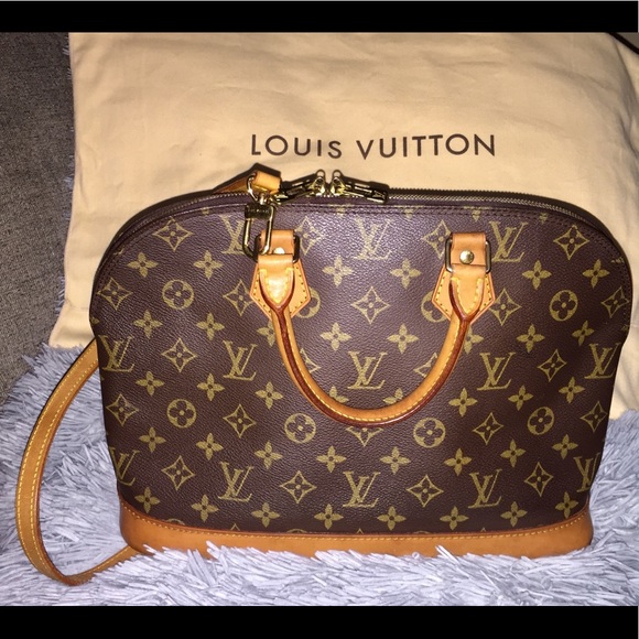 Louis Vuitton Handbags - Auth Gorgeous Louis Vuitton Alma PM